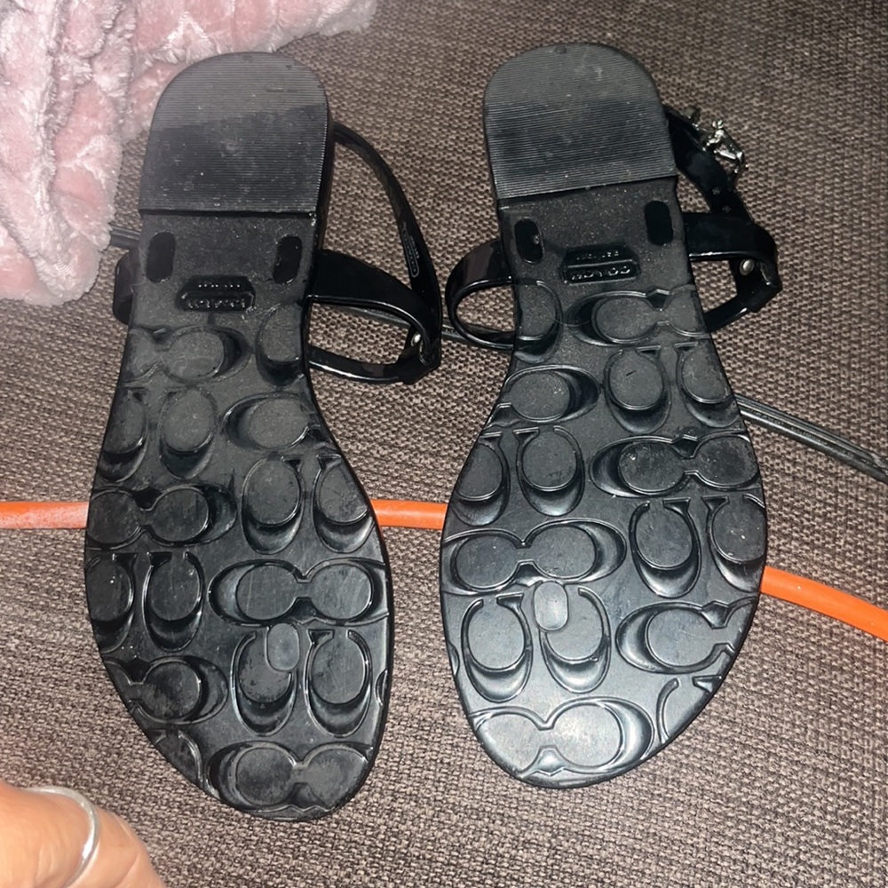 Cute new sandals - Picture 2 of 2